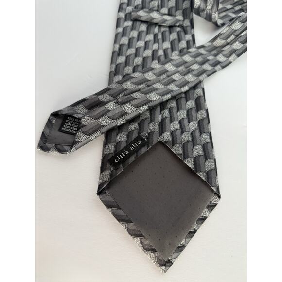 Citta Alta Men's Neck Tie, 100% silk, Gray Geometric Print 58” X 3.75” - Picture 2 of 4